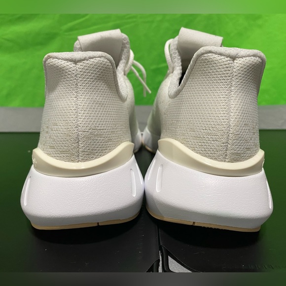 Women’s adidas swift run 2022 decon size 6 youth women size 8 *BRAND NEW* - Picture 3 of 6